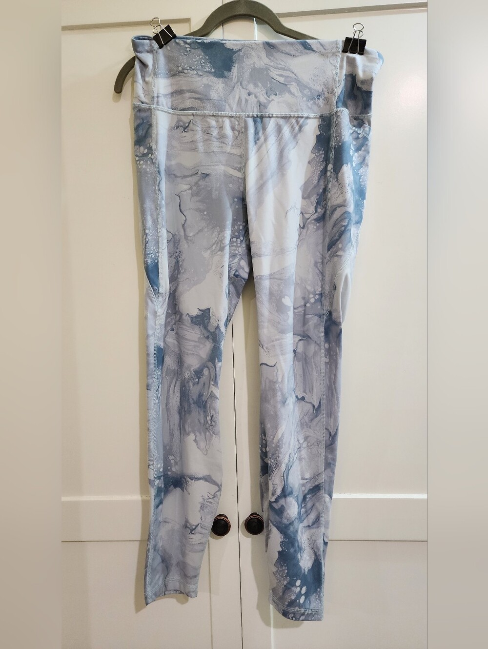 Marble Print Active Leggings in Light Blue & Gray